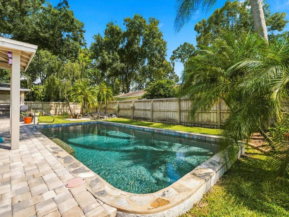 For Sale: $700,000 (3 beds, 2 baths, 1721 Square Feet)