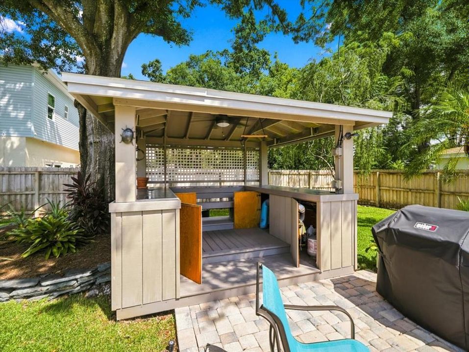 For Sale: $700,000 (3 beds, 2 baths, 1721 Square Feet)