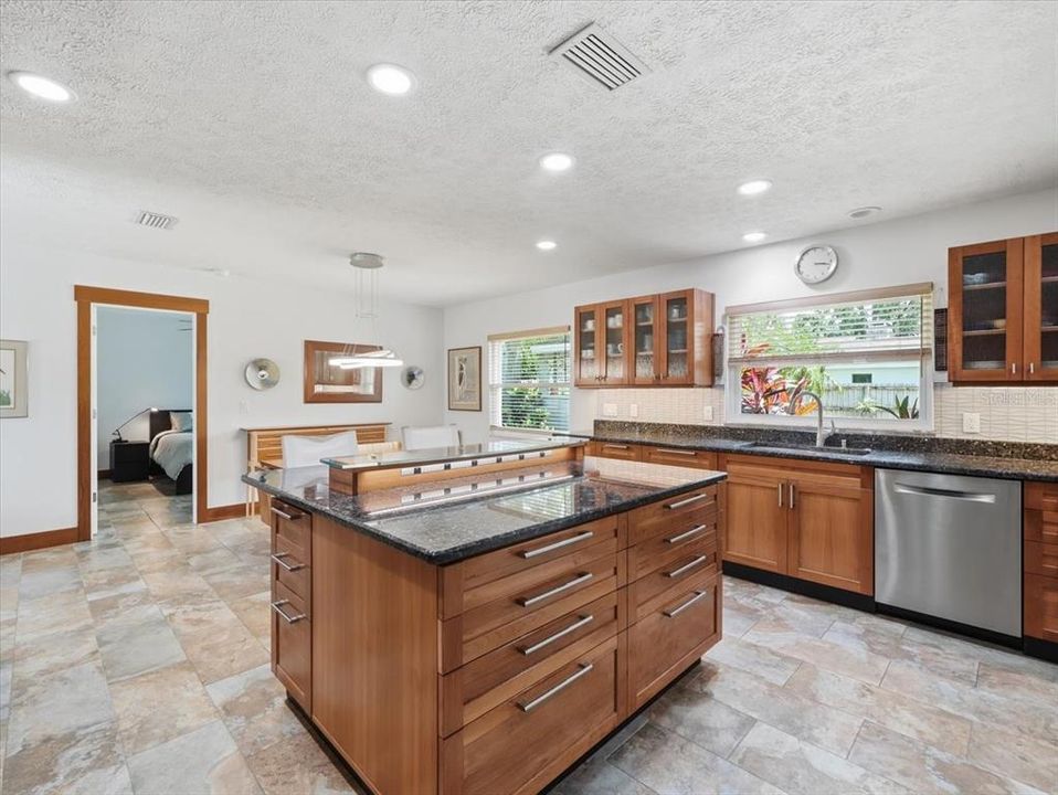 For Sale: $700,000 (3 beds, 2 baths, 1721 Square Feet)