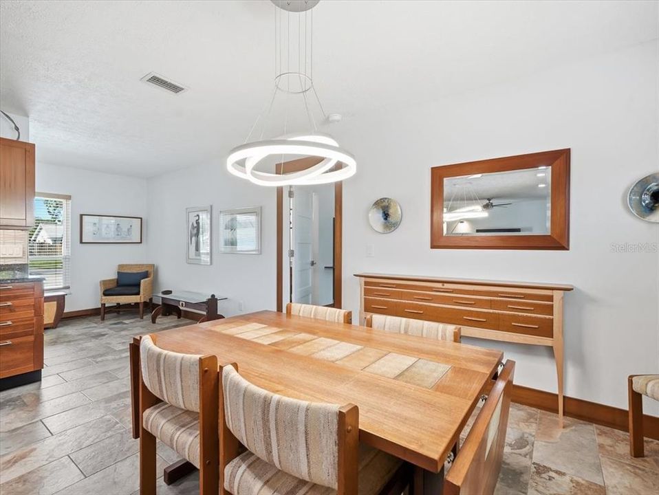 For Sale: $700,000 (3 beds, 2 baths, 1721 Square Feet)