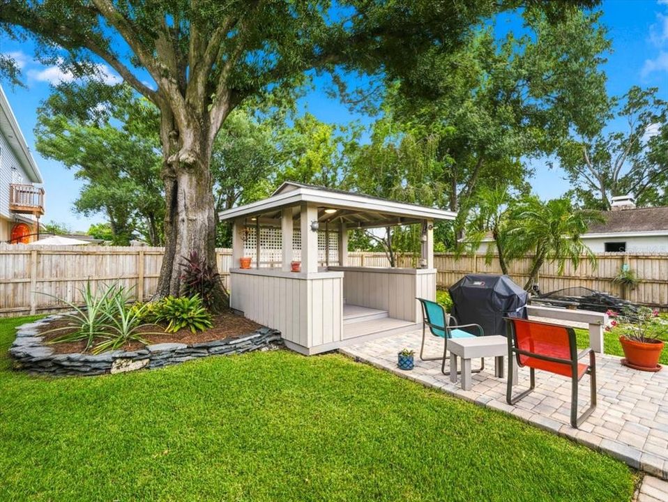 For Sale: $700,000 (3 beds, 2 baths, 1721 Square Feet)
