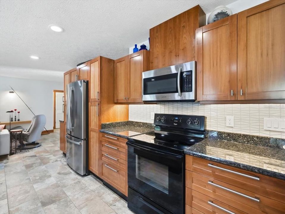 For Sale: $700,000 (3 beds, 2 baths, 1721 Square Feet)