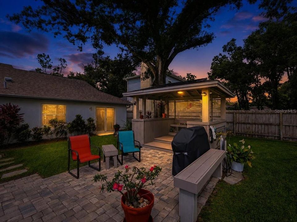 For Sale: $700,000 (3 beds, 2 baths, 1721 Square Feet)