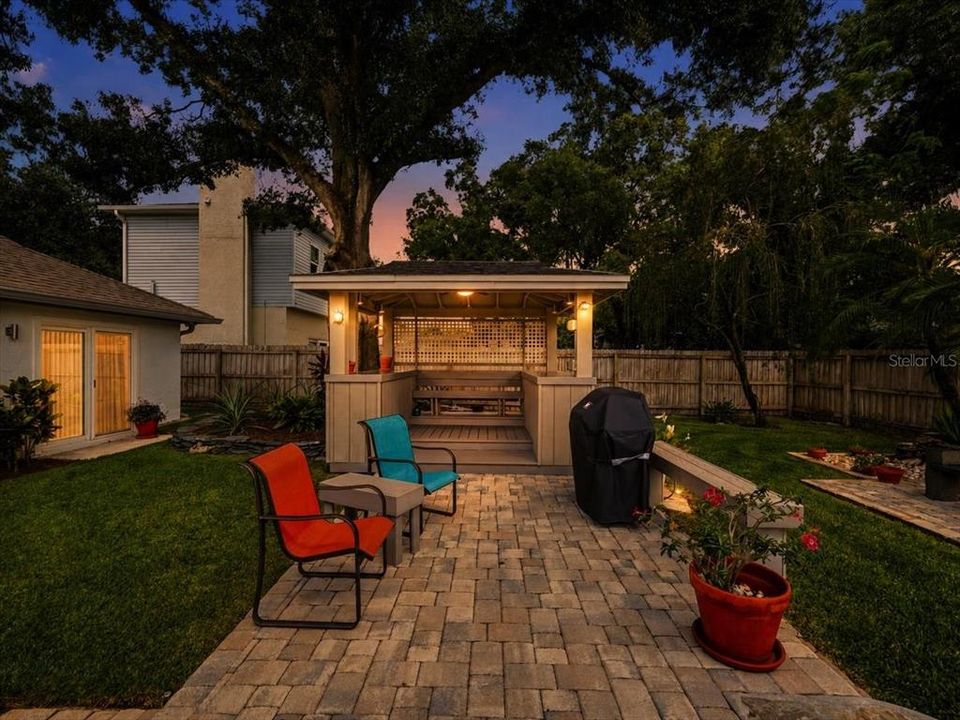 For Sale: $700,000 (3 beds, 2 baths, 1721 Square Feet)