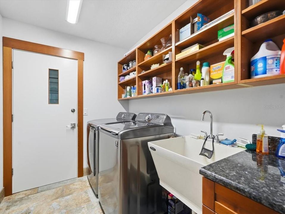 For Sale: $700,000 (3 beds, 2 baths, 1721 Square Feet)