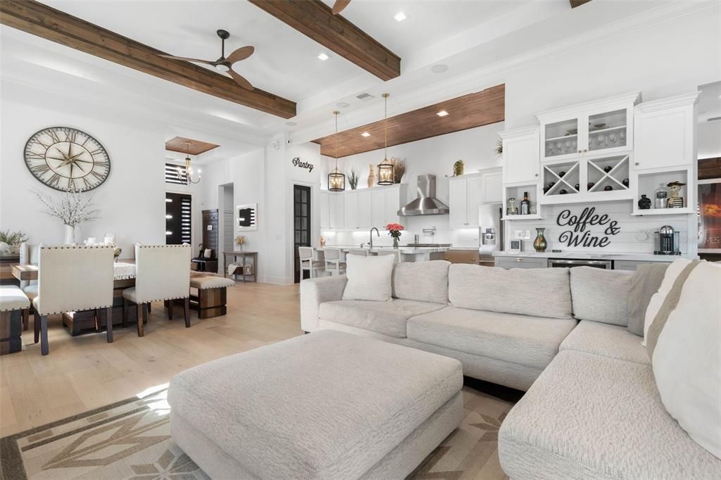 En Venta: $865,000 (3 camas, 2 baños, 2020 Pies cuadrados)