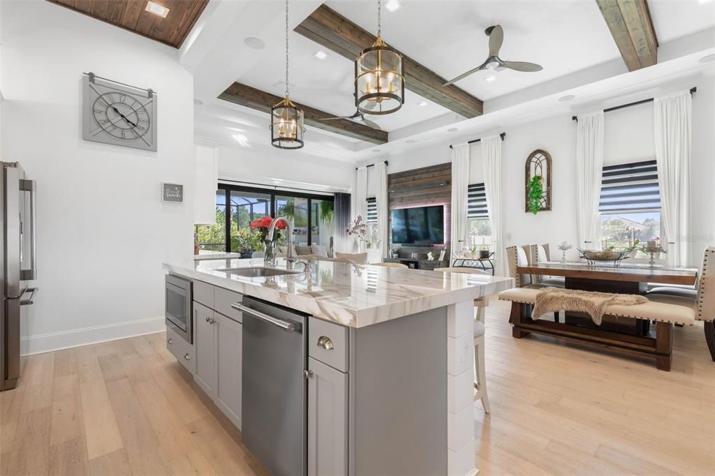 En Venta: $865,000 (3 camas, 2 baños, 2020 Pies cuadrados)