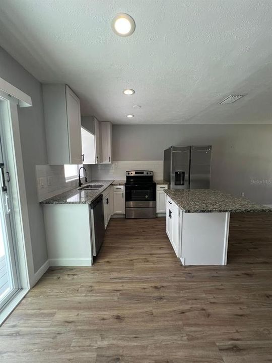 For Sale: $219,900 (3 beds, 1 baths, 1100 Square Feet)