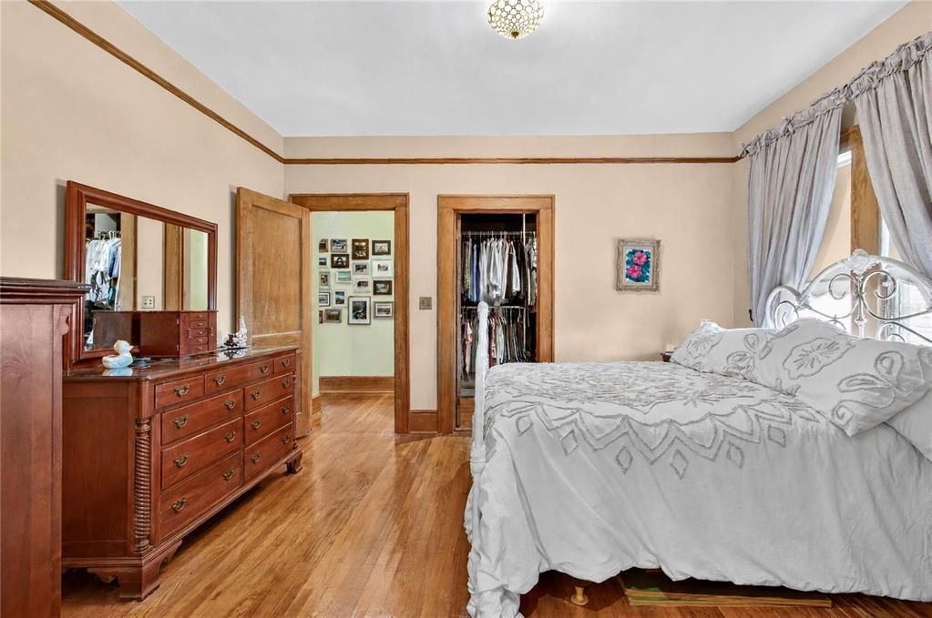 For Sale: $745,000 (5 beds, 3 baths, 2504 Square Feet)