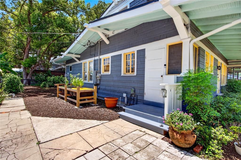 For Sale: $745,000 (5 beds, 3 baths, 2504 Square Feet)