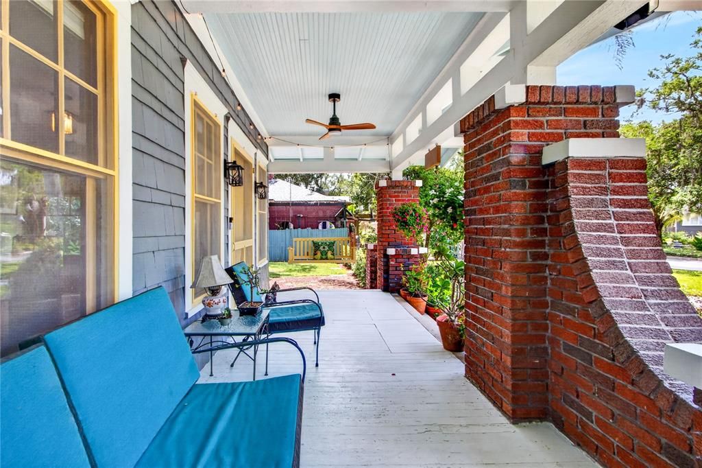 For Sale: $745,000 (5 beds, 3 baths, 2504 Square Feet)