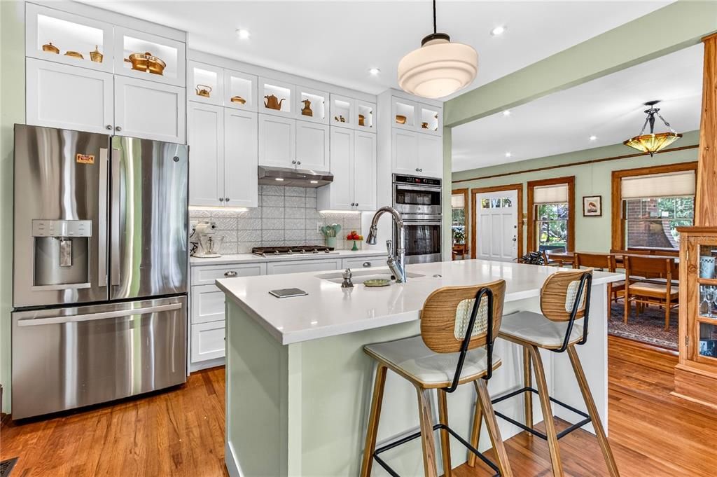 For Sale: $745,000 (5 beds, 3 baths, 2504 Square Feet)