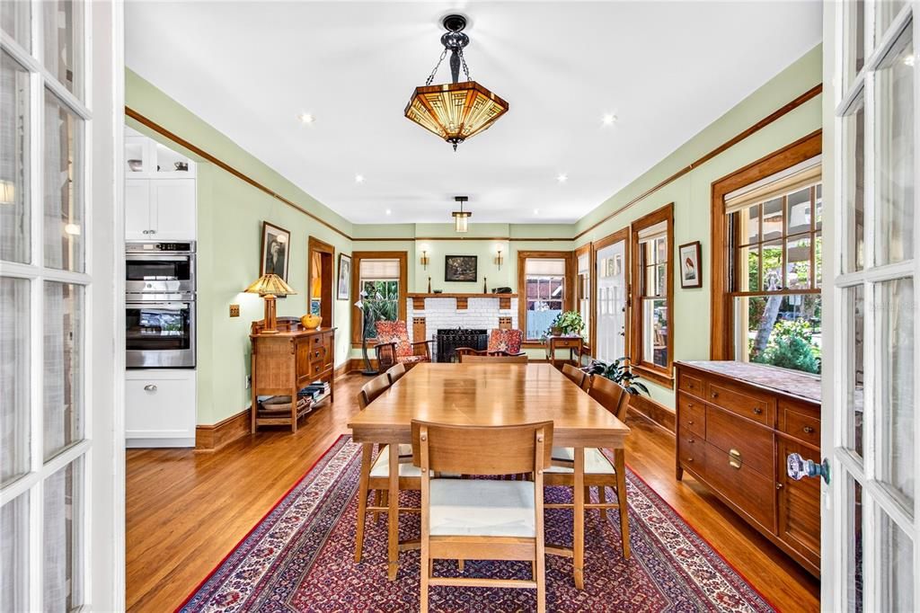 For Sale: $745,000 (5 beds, 3 baths, 2504 Square Feet)