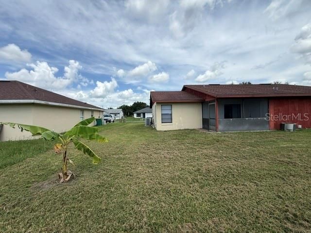For Rent: $1,300 (2 beds, 2 baths, 950 Square Feet)