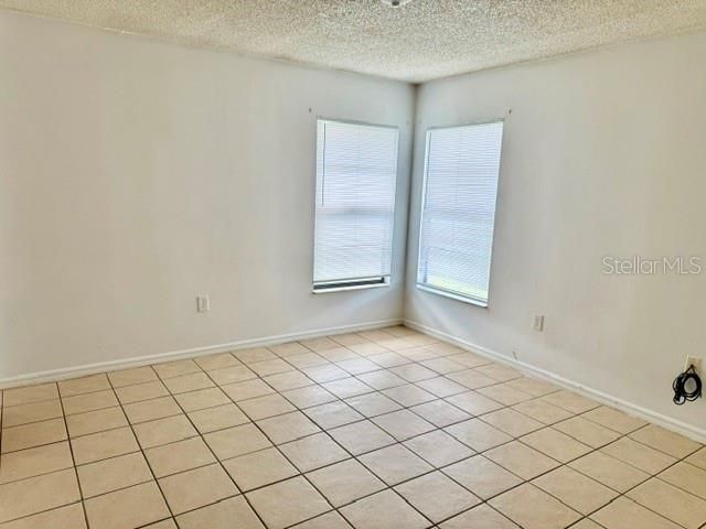 For Rent: $1,300 (2 beds, 2 baths, 950 Square Feet)