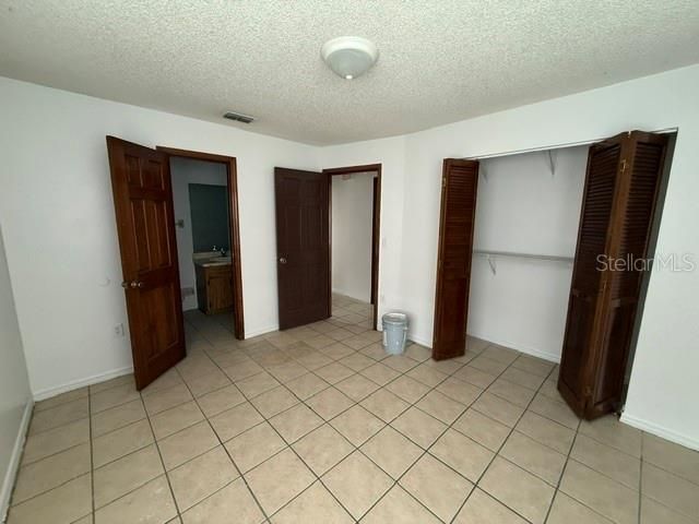 For Rent: $1,300 (2 beds, 2 baths, 950 Square Feet)
