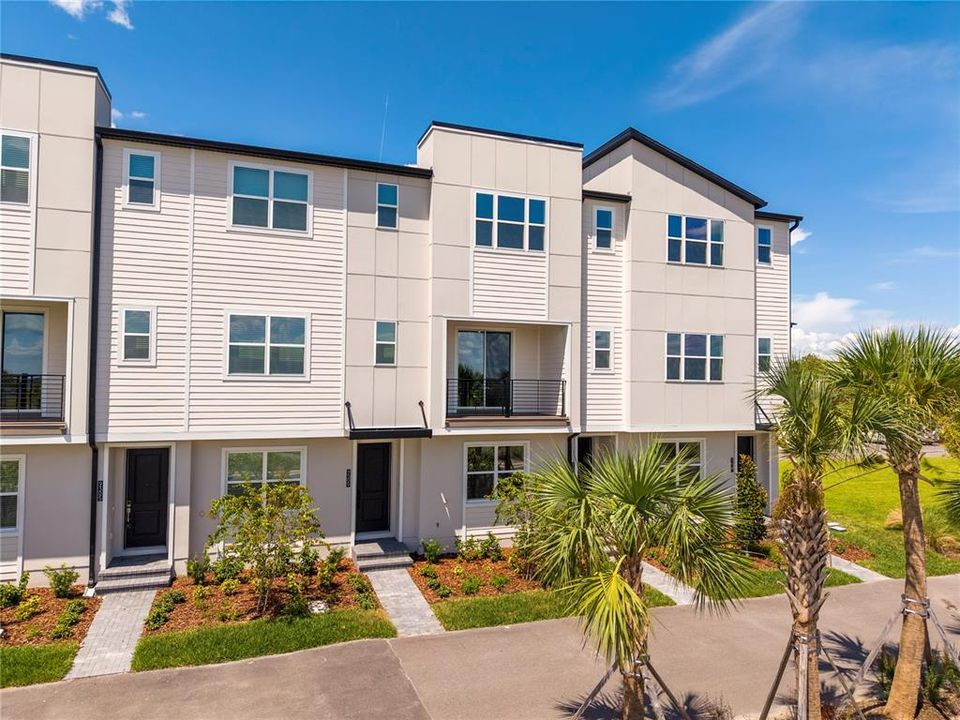 For Rent: $3,150 (3 beds, 3 baths, 2037 Square Feet)