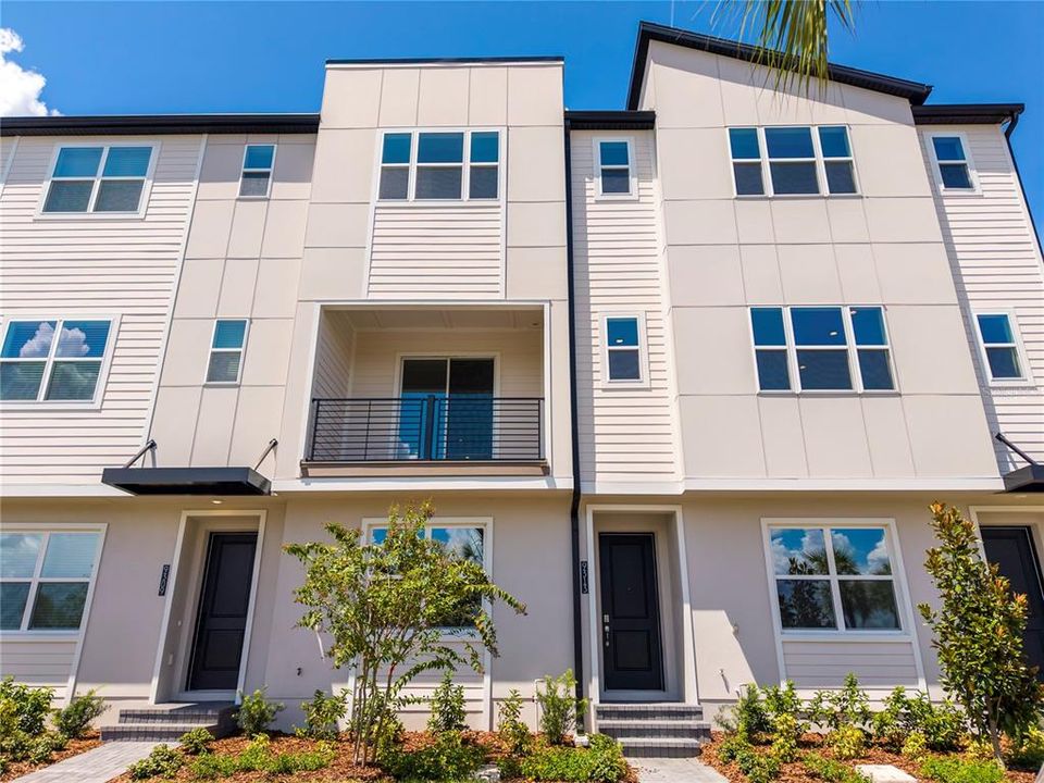 For Rent: $3,150 (3 beds, 3 baths, 2037 Square Feet)