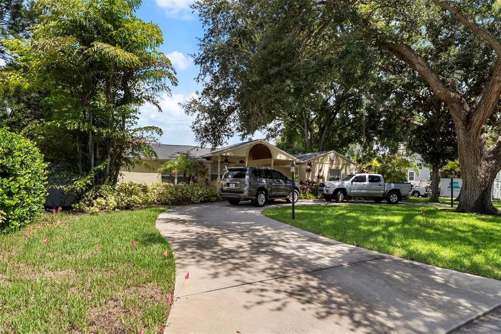 En Venta: $875,000 (0.23 acres)