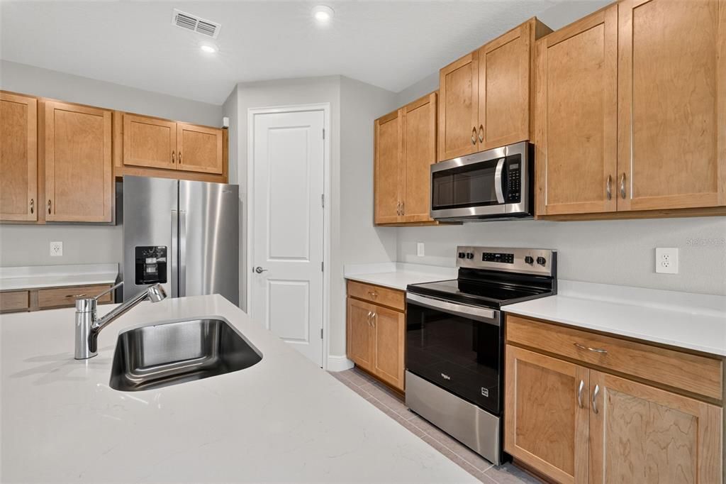 For Sale: $408,220 (3 beds, 2 baths, 1894 Square Feet)