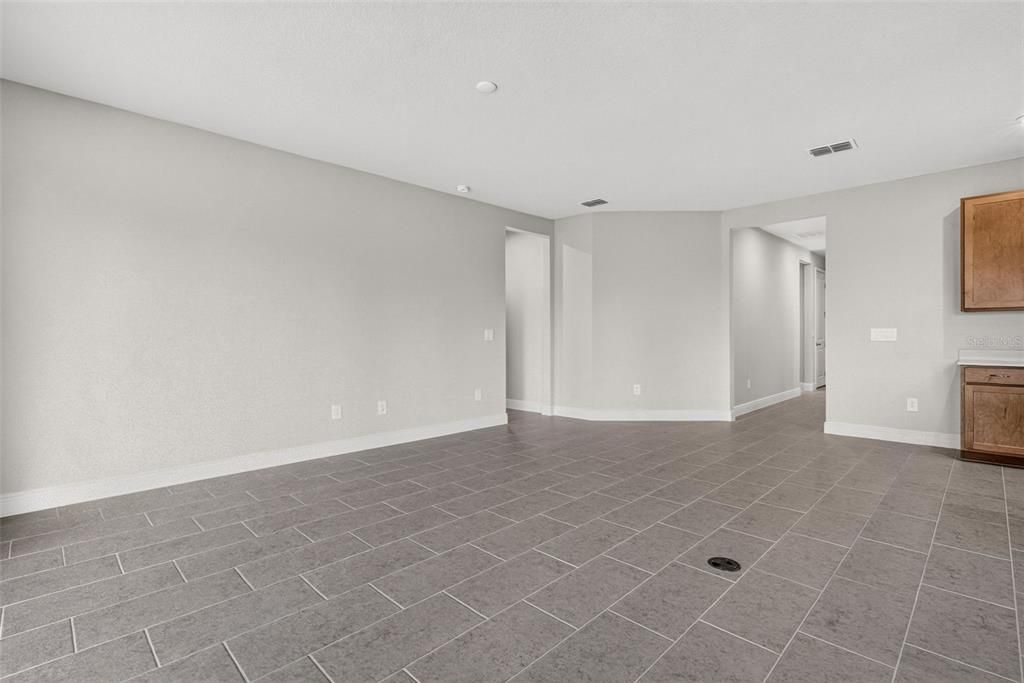 For Sale: $408,220 (3 beds, 2 baths, 1894 Square Feet)