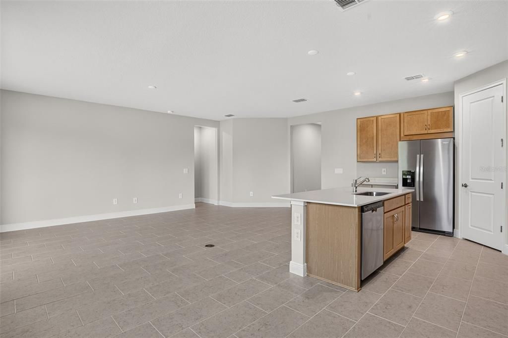 For Sale: $408,220 (3 beds, 2 baths, 1894 Square Feet)
