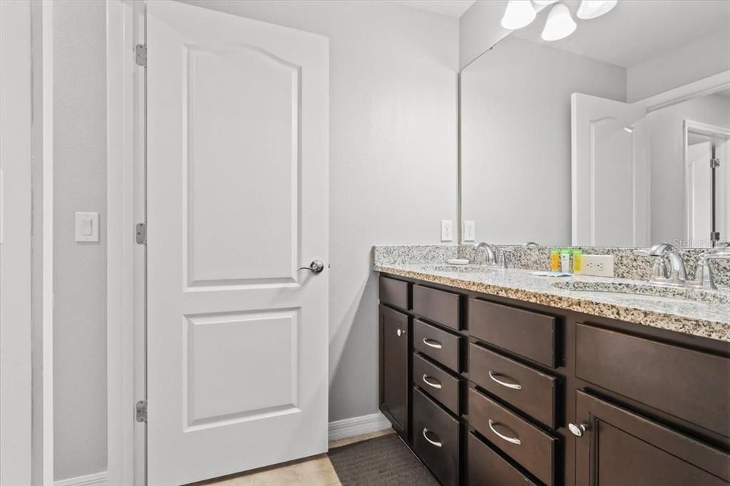 For Rent: $3,100 (5 beds, 4 baths, 2076 Square Feet)
