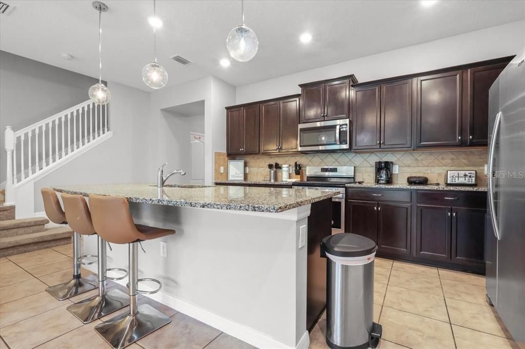 For Rent: $3,100 (5 beds, 4 baths, 2076 Square Feet)