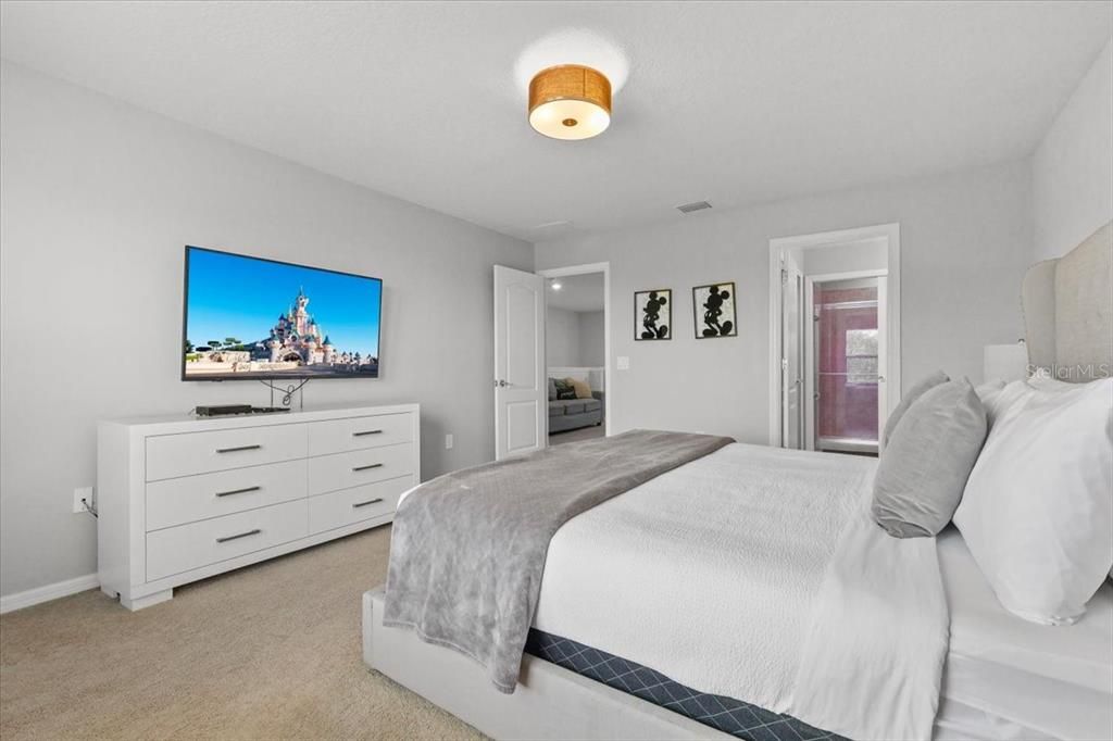 For Rent: $3,100 (5 beds, 4 baths, 2076 Square Feet)