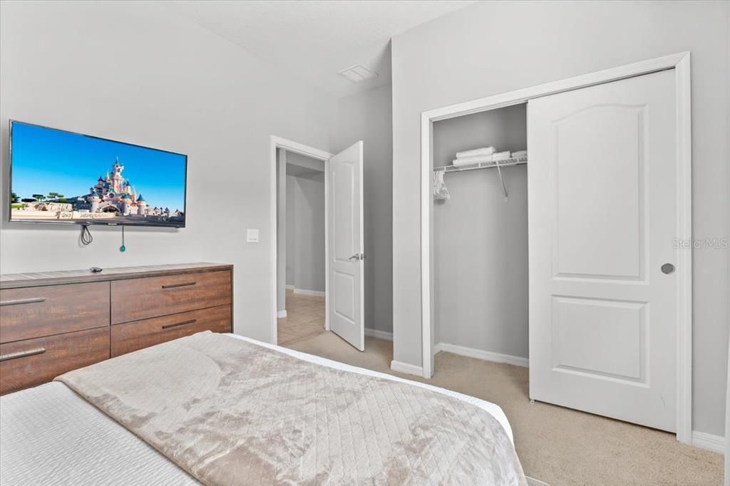 For Rent: $3,100 (5 beds, 4 baths, 2076 Square Feet)