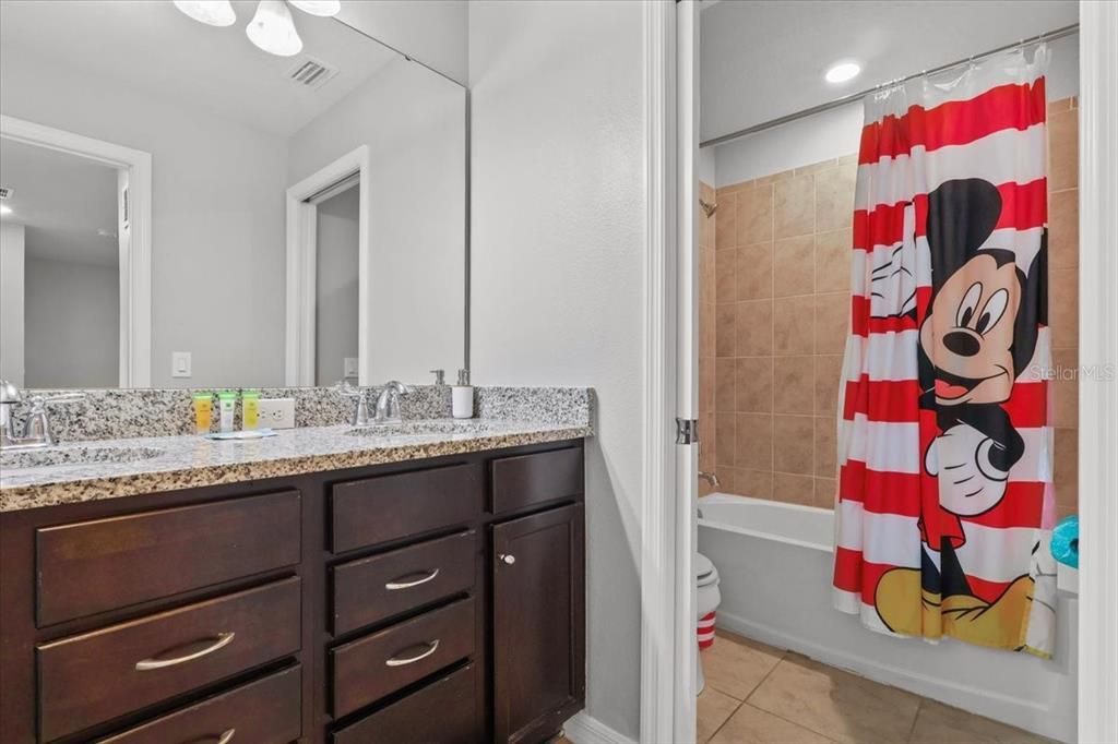 For Rent: $3,100 (5 beds, 4 baths, 2076 Square Feet)