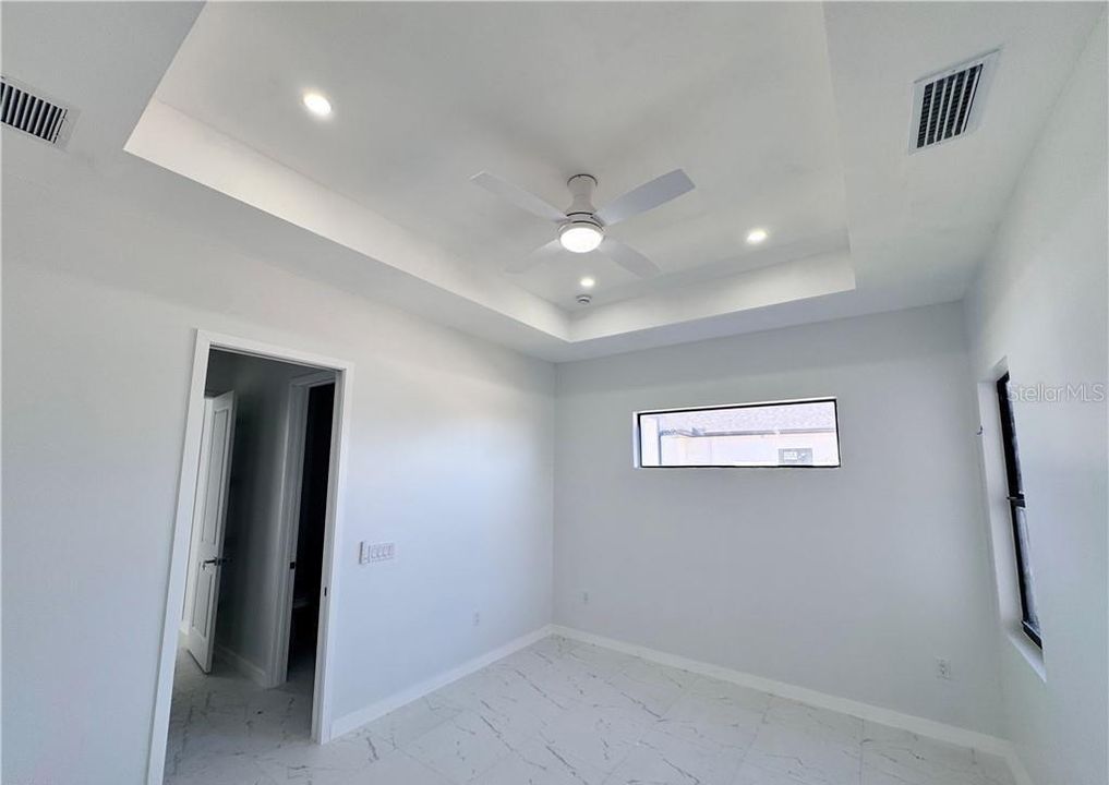 For Sale: $389,000 (4 beds, 3 baths, 1904 Square Feet)