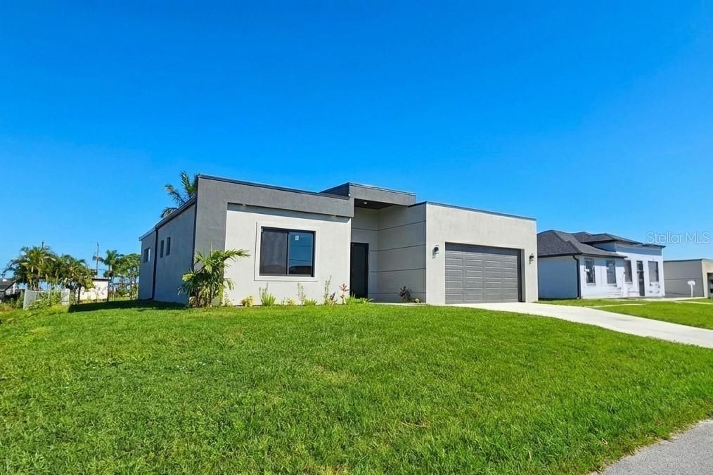 For Sale: $389,000 (4 beds, 3 baths, 1904 Square Feet)