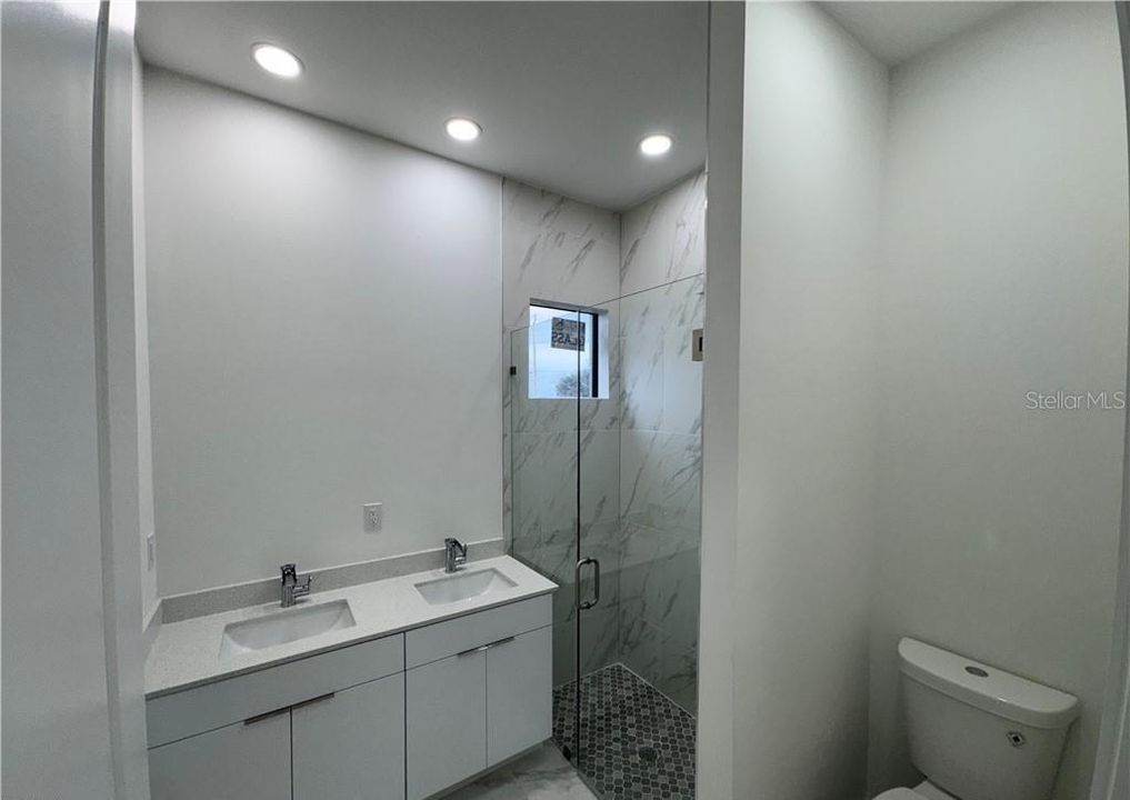For Sale: $389,000 (4 beds, 3 baths, 1904 Square Feet)
