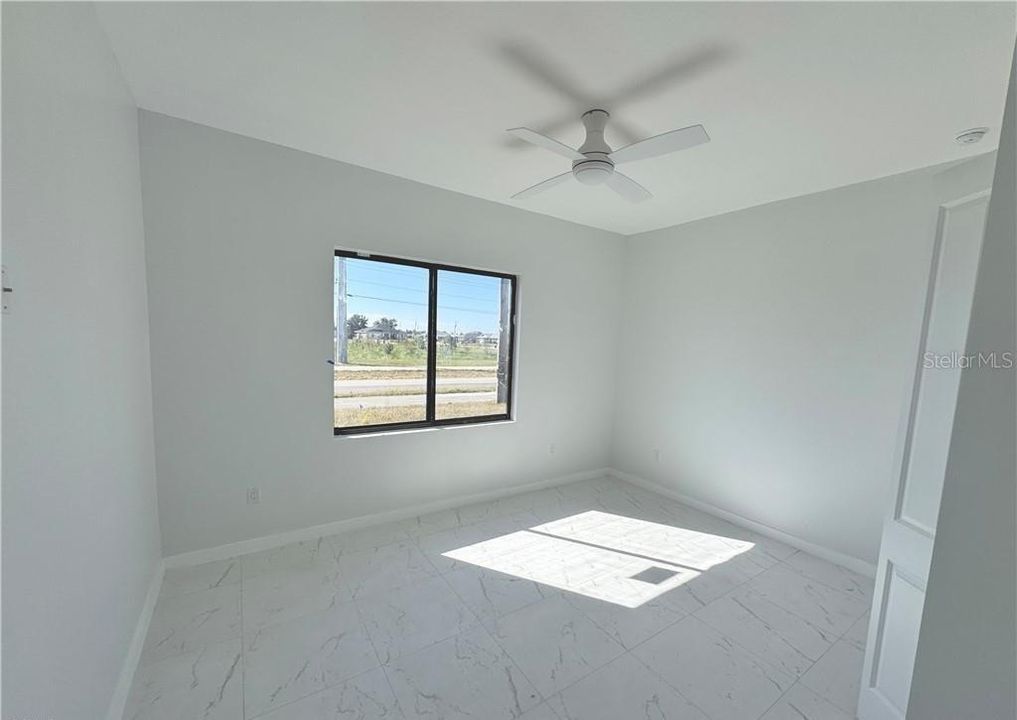 For Sale: $389,000 (4 beds, 3 baths, 1904 Square Feet)