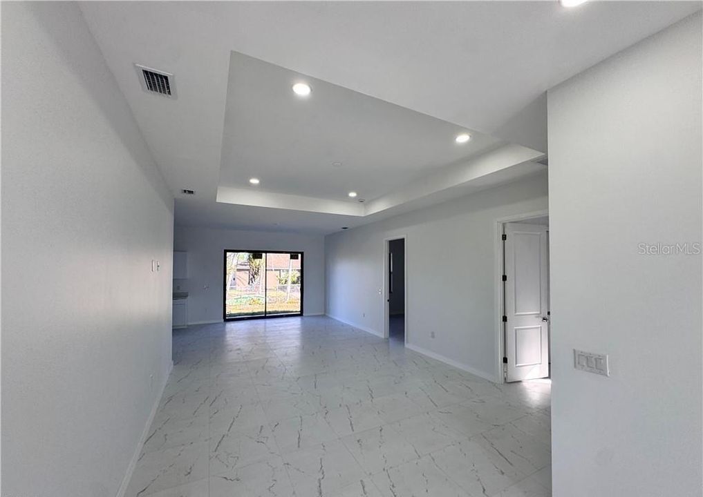 For Sale: $389,000 (4 beds, 3 baths, 1904 Square Feet)