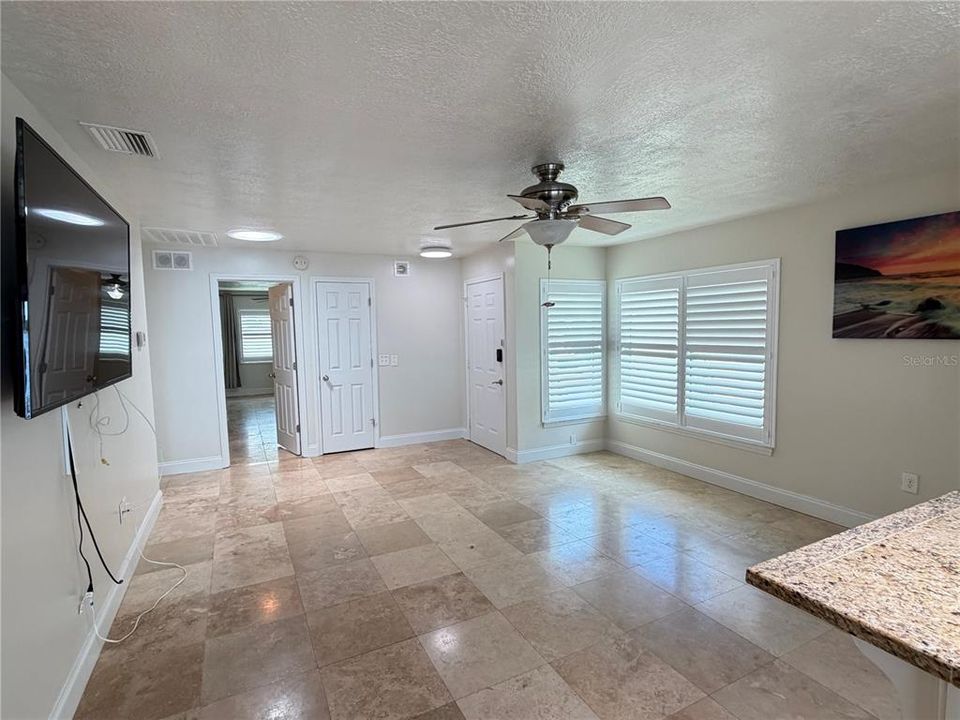 For Rent: $2,300 (2 beds, 2 baths, 1186 Square Feet)