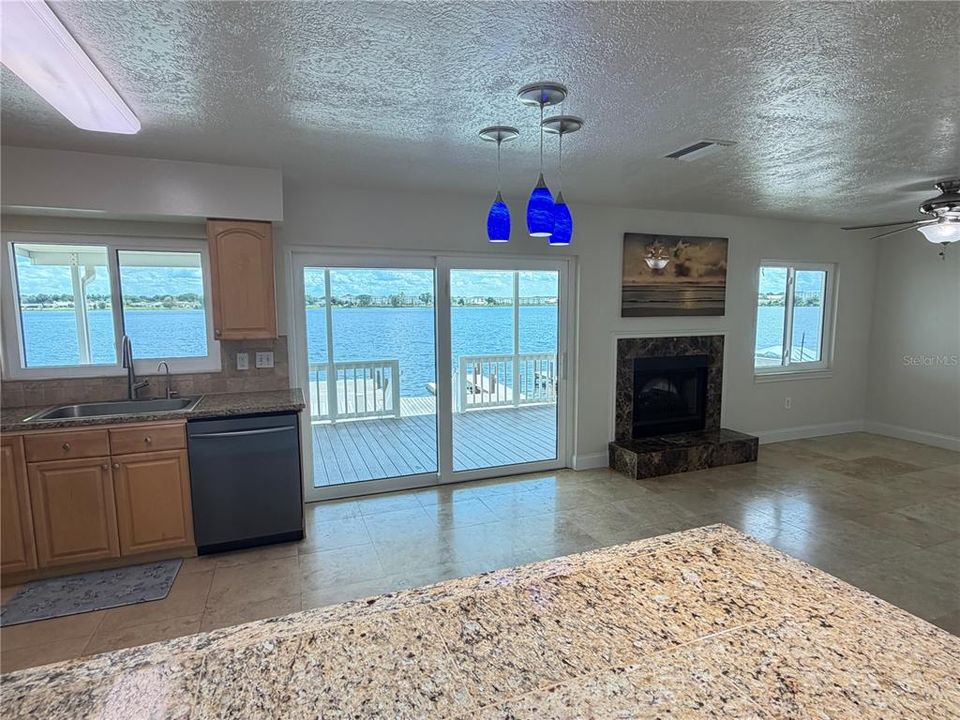 For Rent: $2,300 (2 beds, 2 baths, 1186 Square Feet)