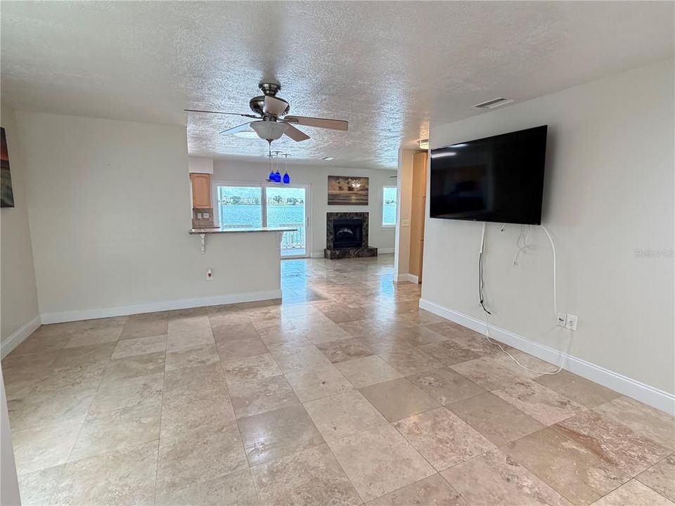 For Rent: $2,300 (2 beds, 2 baths, 1186 Square Feet)
