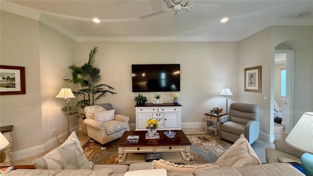For Sale: $779,500 (3 beds, 2 baths, 1958 Square Feet)