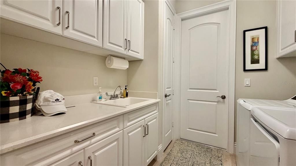 For Sale: $779,500 (3 beds, 2 baths, 1958 Square Feet)