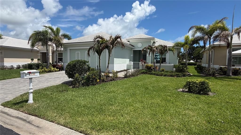For Sale: $779,500 (3 beds, 2 baths, 1958 Square Feet)