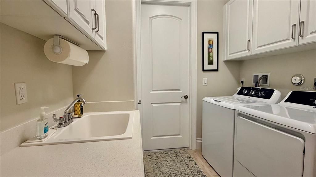 For Sale: $779,500 (3 beds, 2 baths, 1958 Square Feet)