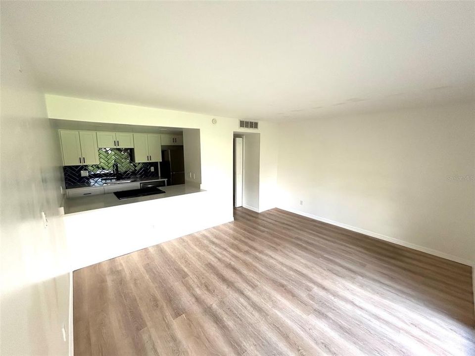 For Rent: $1,350 (1 beds, 1 baths, 586 Square Feet)