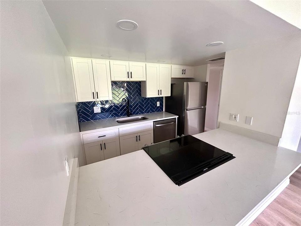 For Rent: $1,350 (1 beds, 1 baths, 586 Square Feet)