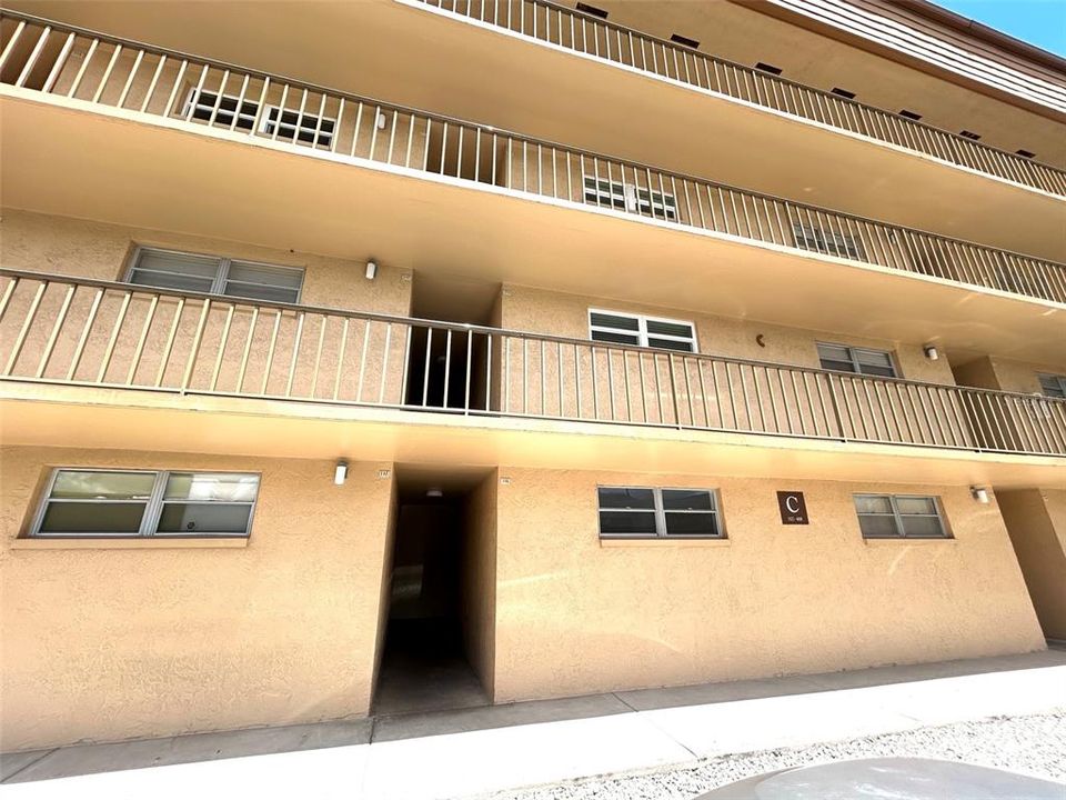 For Rent: $1,350 (1 beds, 1 baths, 586 Square Feet)