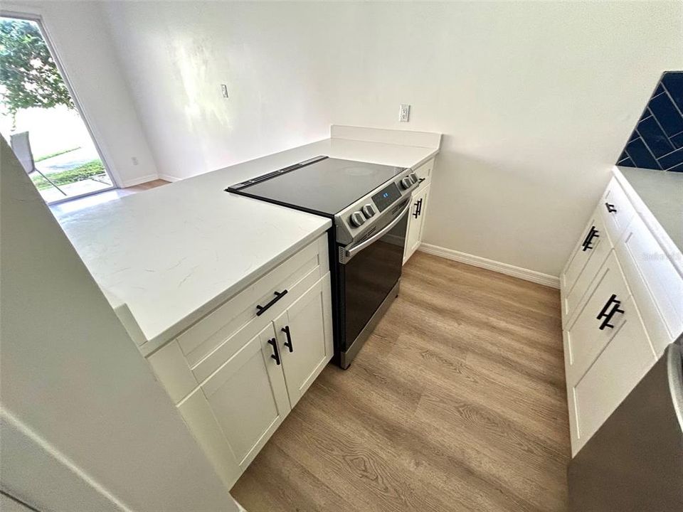 For Rent: $1,350 (1 beds, 1 baths, 586 Square Feet)
