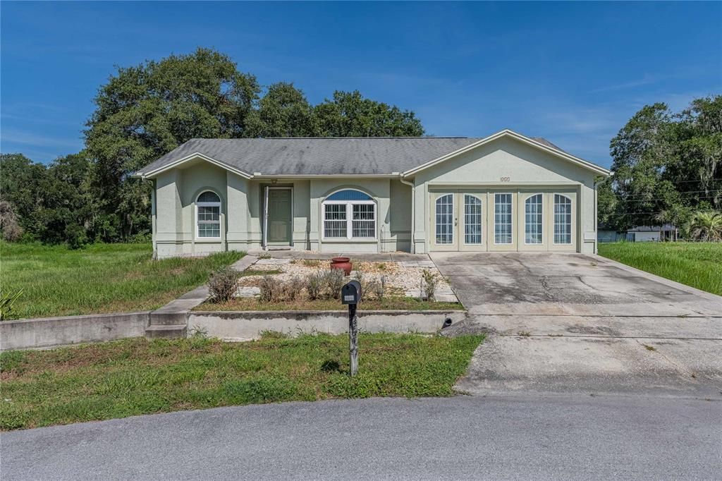 For Sale: $300,000 (3 beds, 2 baths, 1603 Square Feet)