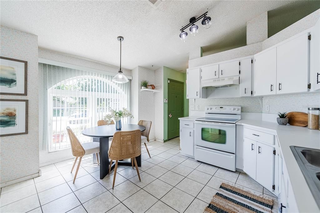 For Sale: $300,000 (3 beds, 2 baths, 1603 Square Feet)
