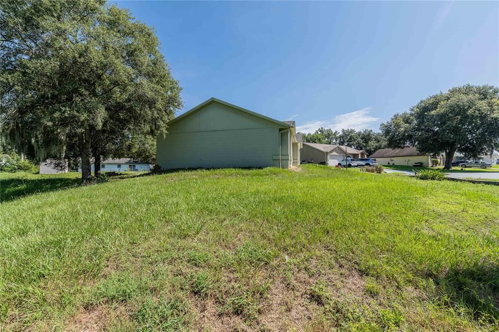For Sale: $300,000 (3 beds, 2 baths, 1603 Square Feet)
